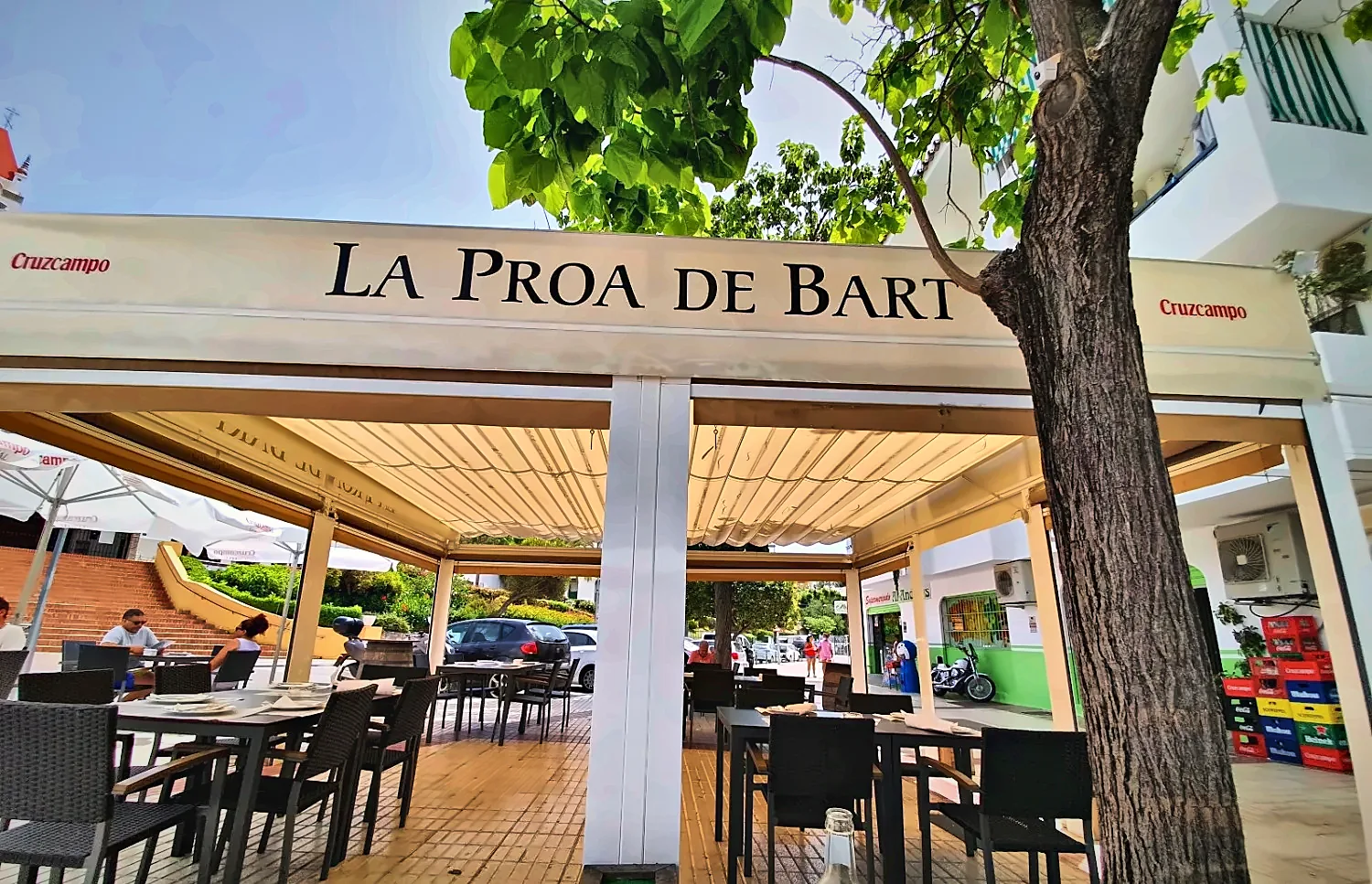 Terraza de La Proa de Bart en Nueva Andalucía